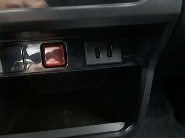 Car image 30