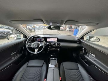 Car image 32