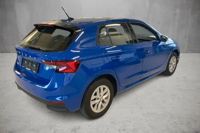 Car image 4