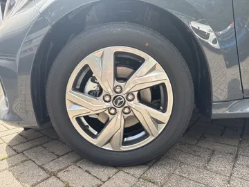 Car image 11