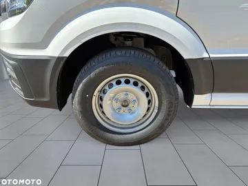 Car image 32