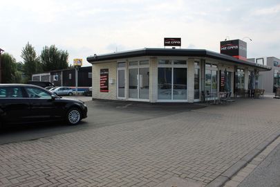Car image 19