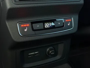 Car image 43