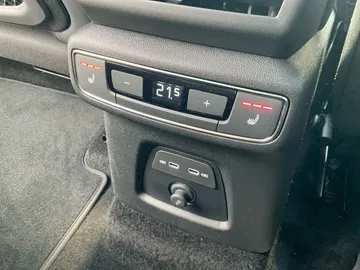 Car image 34