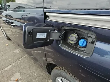 Car image 32
