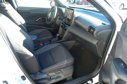 Car image 12