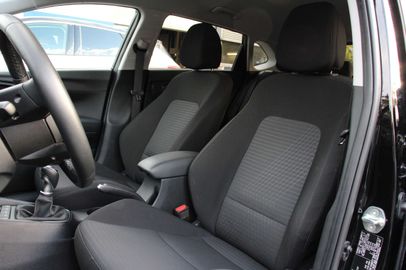 Car image 29