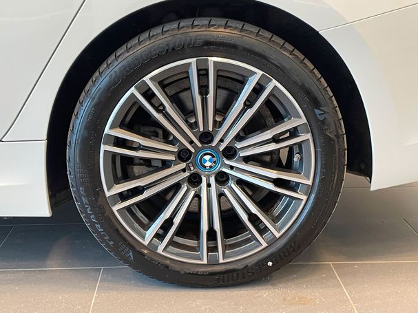 BMW 330e Touring M Sport xDrive 216 kW image number 6