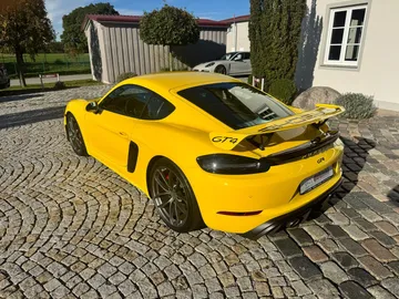 Car image 4