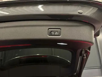 Car image 38