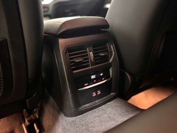 Car image 33