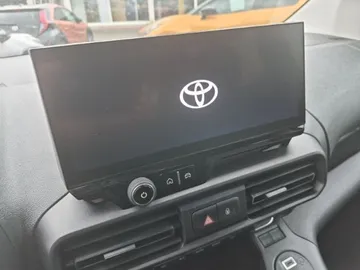 Car image 27
