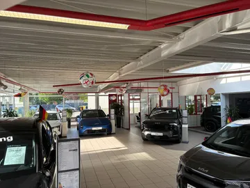 Car image 30