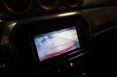 Car image 13