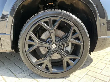 Car image 32