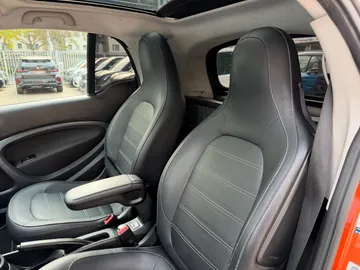 Car image 33