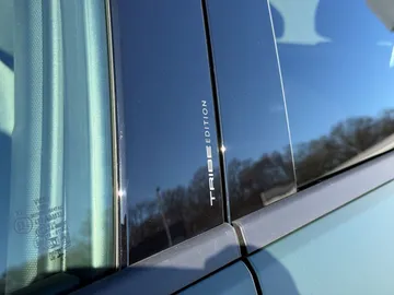 Car image 32