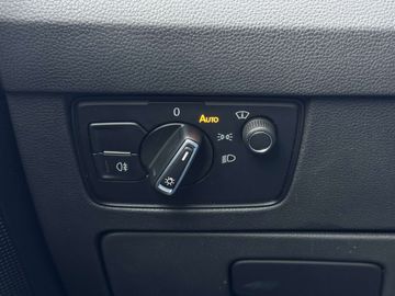 Car image 30