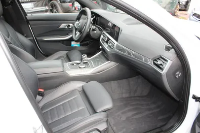 Car image 27