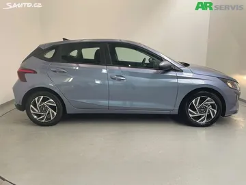 Car image 4