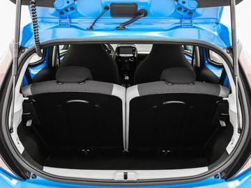 Car image 16