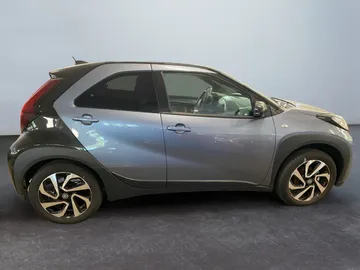 Car image 4
