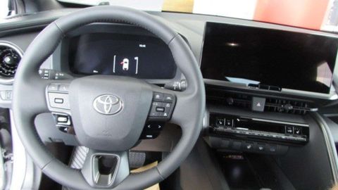 Car image 14