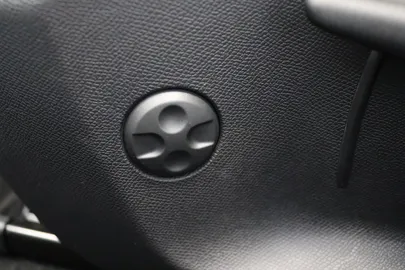 Car image 35