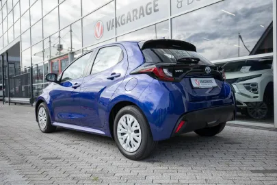 Car image 3