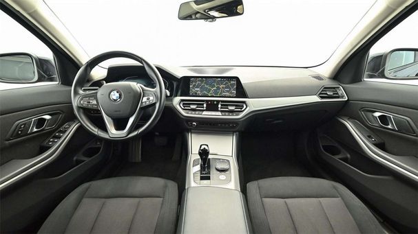 BMW 320d Touring xDrive 140 kW image number 8