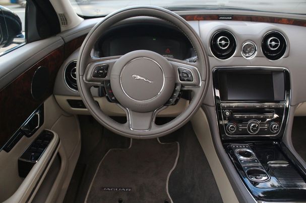 Jaguar XJ 3.0 V6 AWD Premium Luxury 250 kW image number 13