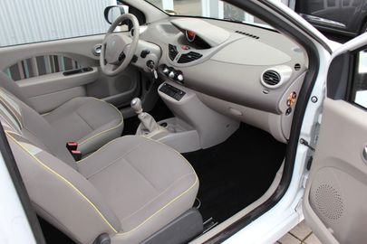 Car image 11