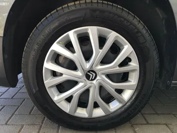 Car image 31
