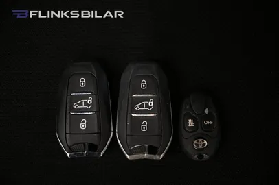 Car image 32