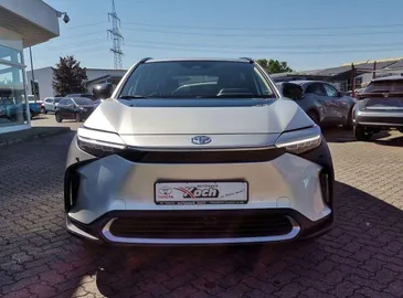 Car image 5