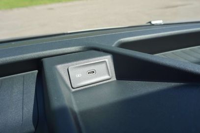 Car image 36