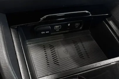 Car image 25