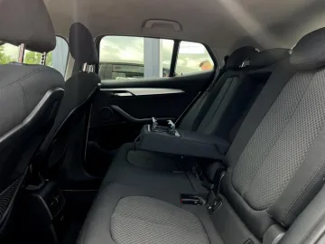 Car image 33