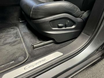 Car image 36