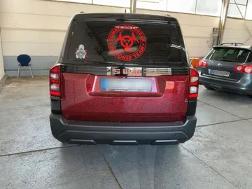 Car image 5