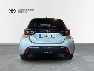 Car image 3