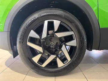 Car image 24