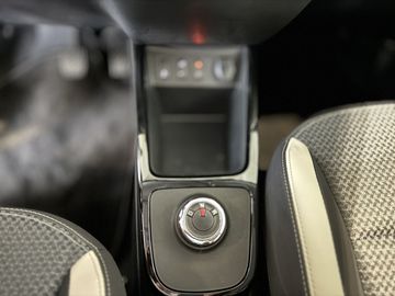 Car image 32