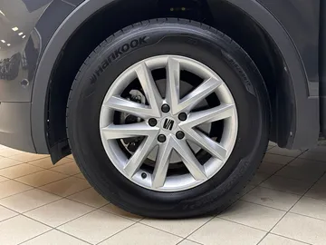 Car image 27