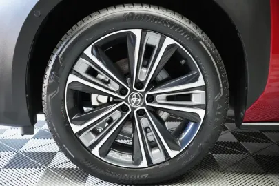 Car image 13