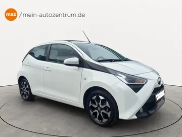 Car image 3