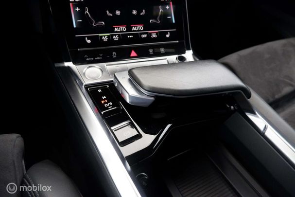 Audi e-tron 55 quattro Advanced 300 kW image number 20