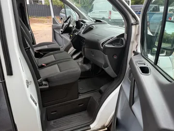 Car image 28