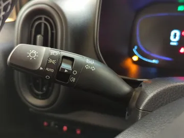 Car image 29