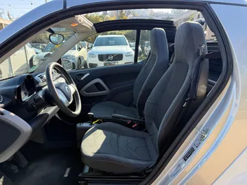 Car image 24